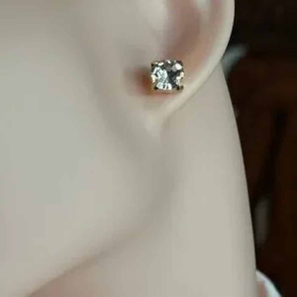 Gold Earrings With Zirconia ??